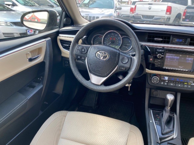 Toyota Corolla Vehicle Full-screen Gallery Image 11