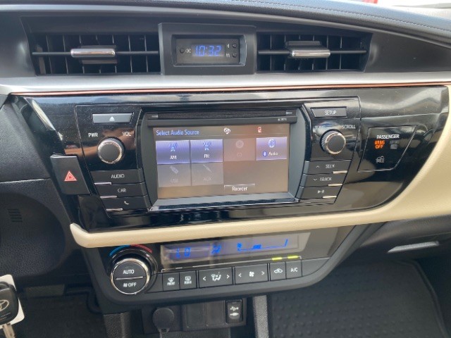 Toyota Corolla Vehicle Full-screen Gallery Image 12