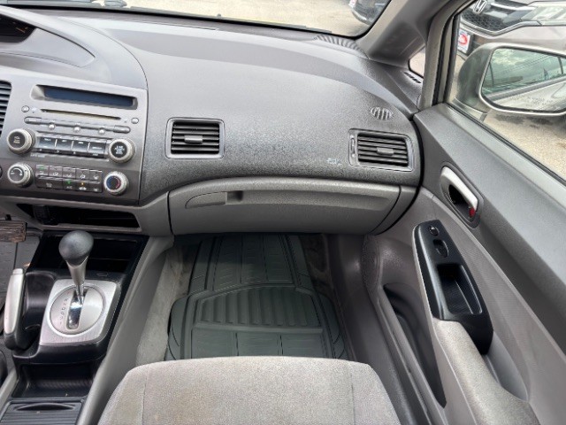 Honda Civic Sedan Vehicle Full-screen Gallery Image 09