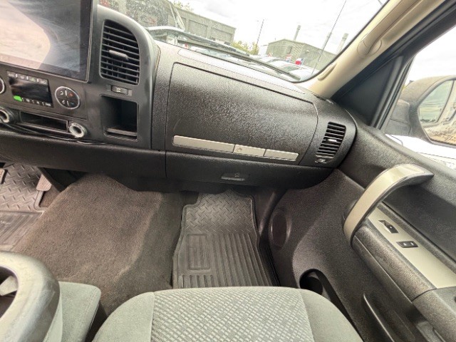 Chevrolet Silverado 1500 Vehicle Full-screen Gallery Image 09