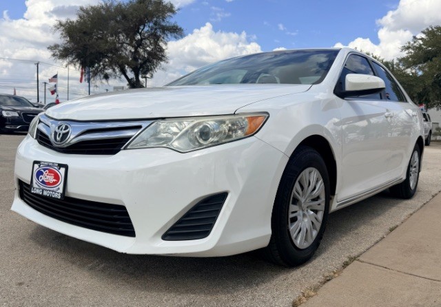 Toyota Camry Vehicle Full-screen Gallery Image 03