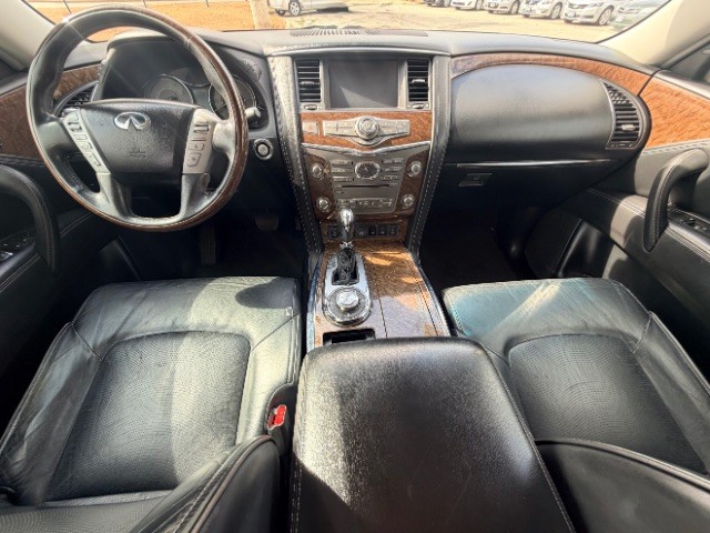 INFINITI QX80 Vehicle Full-screen Gallery Image 06