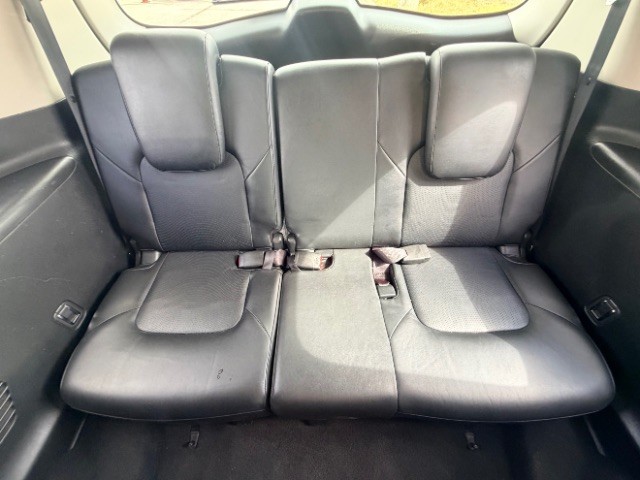 INFINITI QX80 Vehicle Full-screen Gallery Image 12