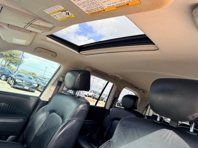 INFINITI QX80 Vehicle Full-screen Gallery Image 13
