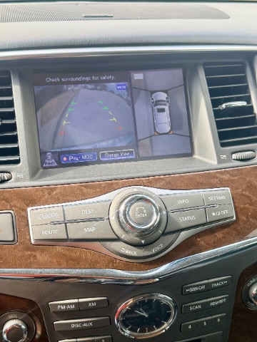 INFINITI QX80 Vehicle Full-screen Gallery Image 14