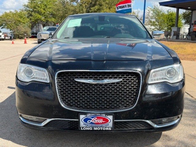 Chrysler 300 Vehicle Full-screen Gallery Image 02