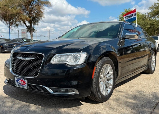 Chrysler 300 Vehicle Full-screen Gallery Image 03