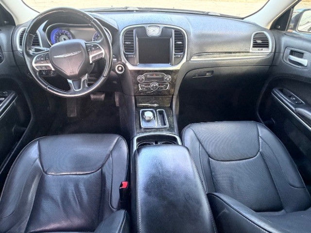 Chrysler 300 Vehicle Full-screen Gallery Image 06