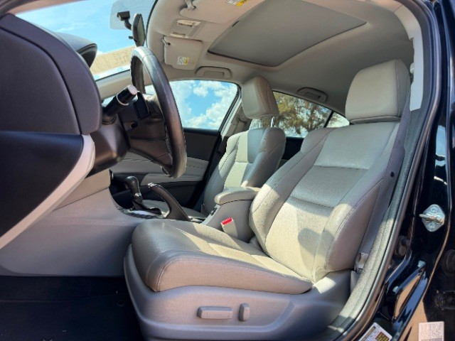 Acura ILX Vehicle Full-screen Gallery Image 08