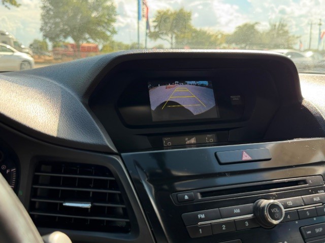 Acura ILX Vehicle Full-screen Gallery Image 10