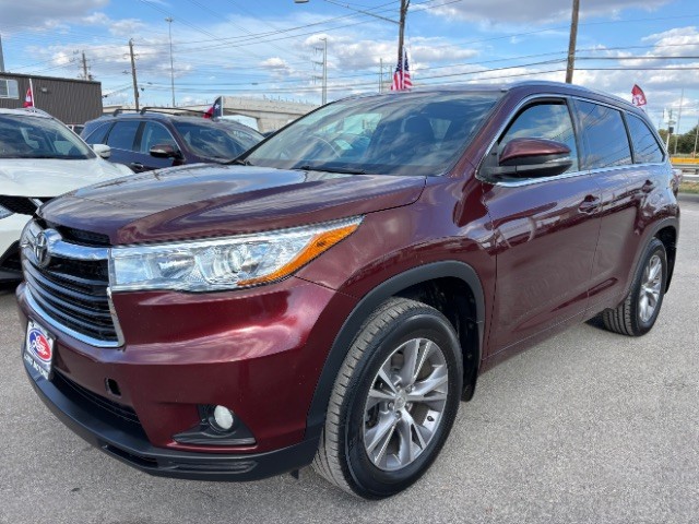 Toyota Highlander Vehicle Full-screen Gallery Image 03