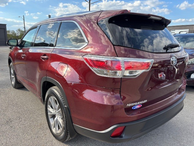 Toyota Highlander Vehicle Full-screen Gallery Image 04