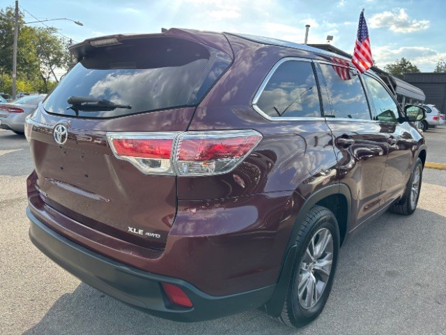 Toyota Highlander Vehicle Full-screen Gallery Image 05