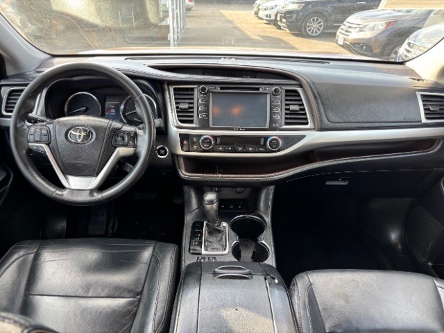 Toyota Highlander Vehicle Full-screen Gallery Image 07