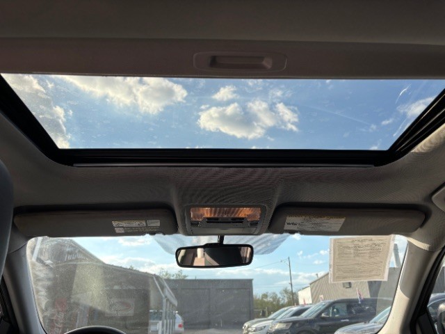 Toyota Highlander Vehicle Full-screen Gallery Image 10