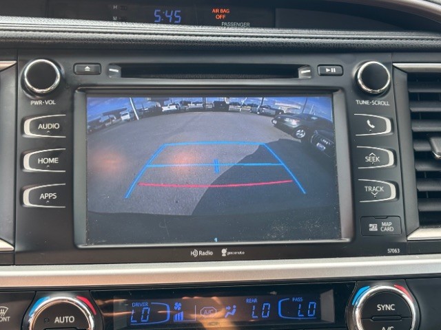 Toyota Highlander Vehicle Full-screen Gallery Image 12