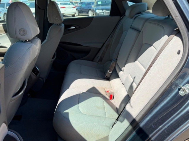 Chevrolet Malibu Vehicle Full-screen Gallery Image 09