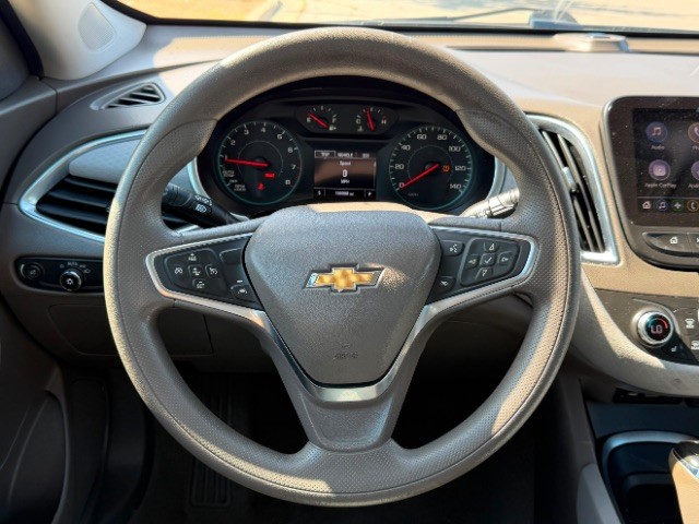 Chevrolet Malibu Vehicle Full-screen Gallery Image 11