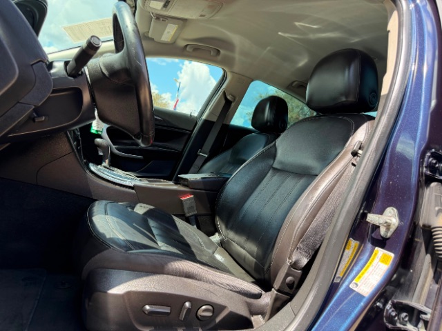 Buick Regal Vehicle Full-screen Gallery Image 09