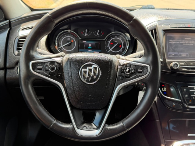 Buick Regal Vehicle Full-screen Gallery Image 12