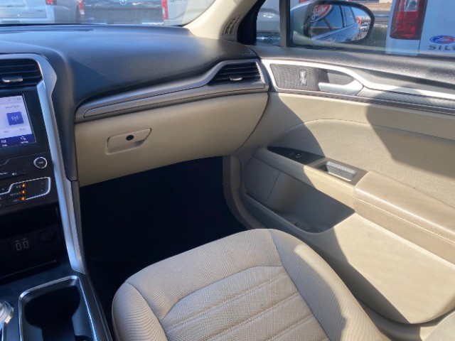 Ford Fusion Vehicle Full-screen Gallery Image 10