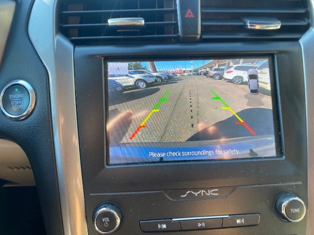 Ford Fusion Vehicle Full-screen Gallery Image 13