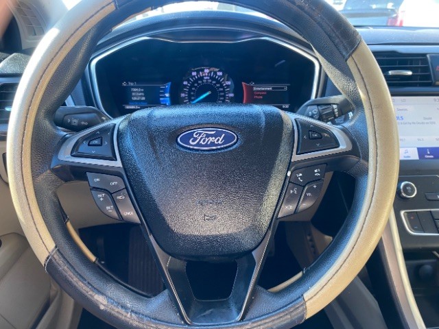 Ford Fusion Vehicle Full-screen Gallery Image 14