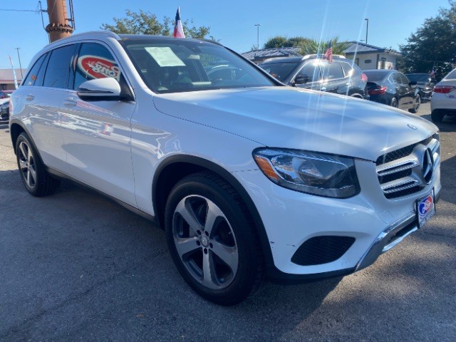 Mercedes-Benz GLC Vehicle Full-screen Gallery Image 03