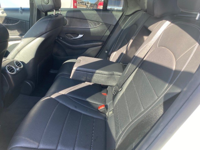 Mercedes-Benz GLC Vehicle Full-screen Gallery Image 07