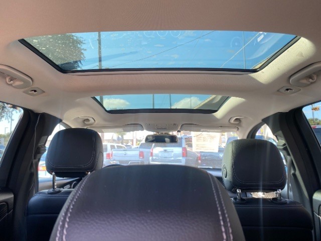 Mercedes-Benz GLC Vehicle Full-screen Gallery Image 10