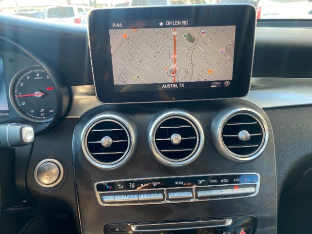 Mercedes-Benz GLC Vehicle Full-screen Gallery Image 13