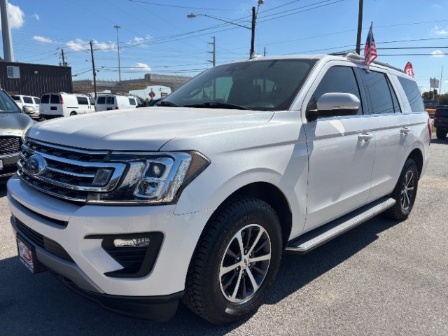 Ford Expedition Vehicle Full-screen Gallery Image 03