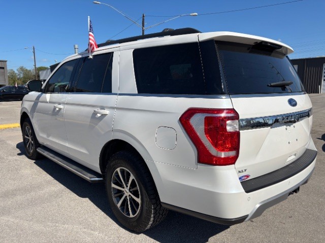 Ford Expedition Vehicle Full-screen Gallery Image 04
