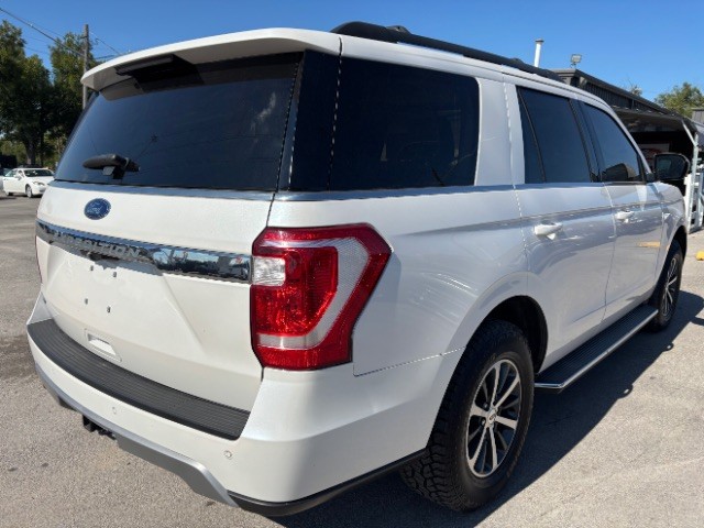 Ford Expedition Vehicle Full-screen Gallery Image 05