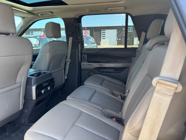 Ford Expedition Vehicle Full-screen Gallery Image 06