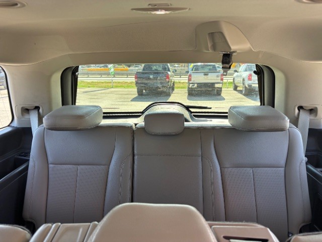 Ford Expedition Vehicle Full-screen Gallery Image 07