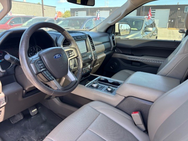Ford Expedition Vehicle Full-screen Gallery Image 12
