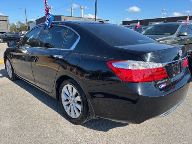 Honda Accord Sedan Vehicle Full-screen Gallery Image 04