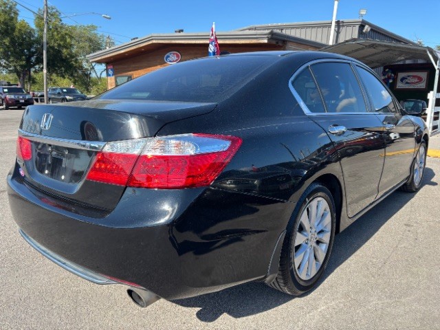 Honda Accord Sedan Vehicle Full-screen Gallery Image 05
