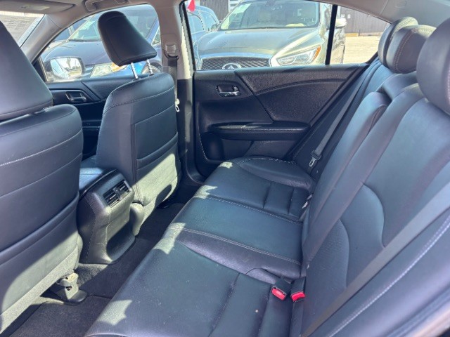 Honda Accord Sedan Vehicle Full-screen Gallery Image 06