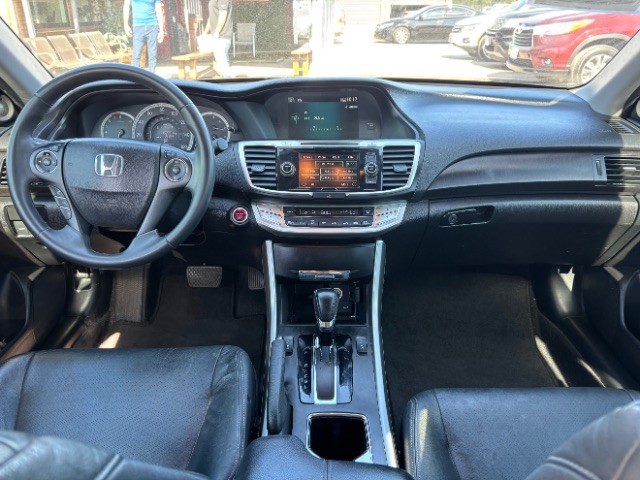 Honda Accord Sedan Vehicle Full-screen Gallery Image 07