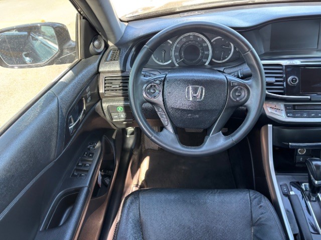 Honda Accord Sedan Vehicle Full-screen Gallery Image 08