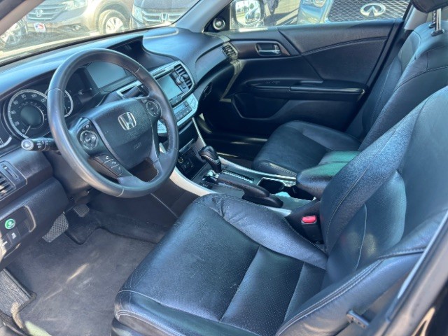 Honda Accord Sedan Vehicle Full-screen Gallery Image 11