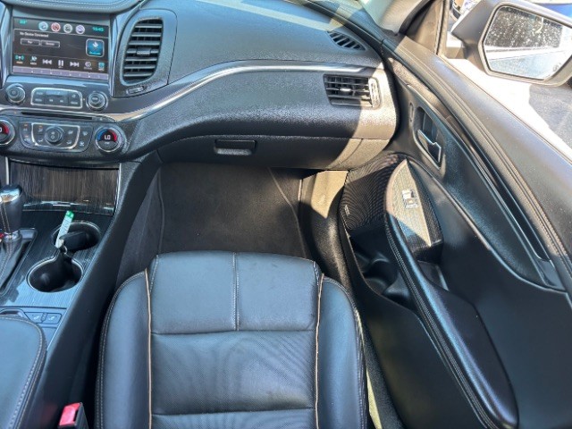Chevrolet Impala Vehicle Full-screen Gallery Image 09