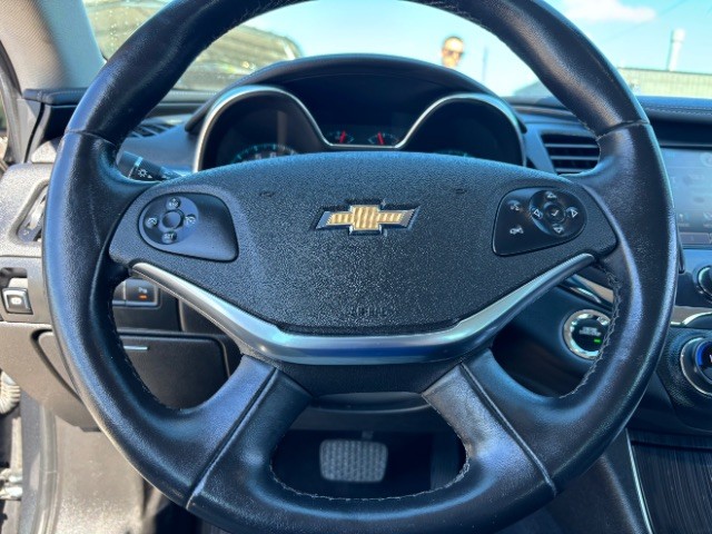 Chevrolet Impala Vehicle Full-screen Gallery Image 12