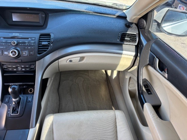 Acura TSX Vehicle Full-screen Gallery Image 09