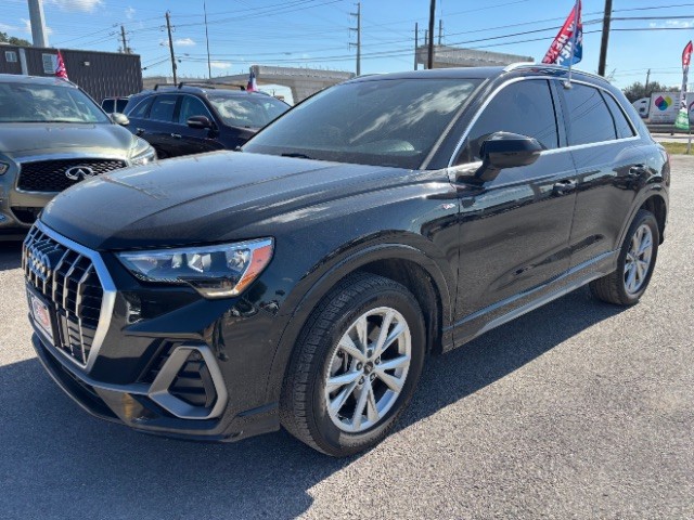 Audi Q3 Vehicle Full-screen Gallery Image 03
