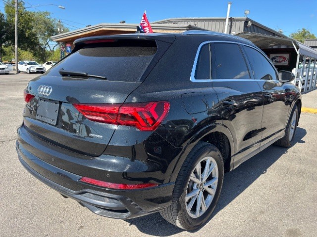 Audi Q3 Vehicle Full-screen Gallery Image 05