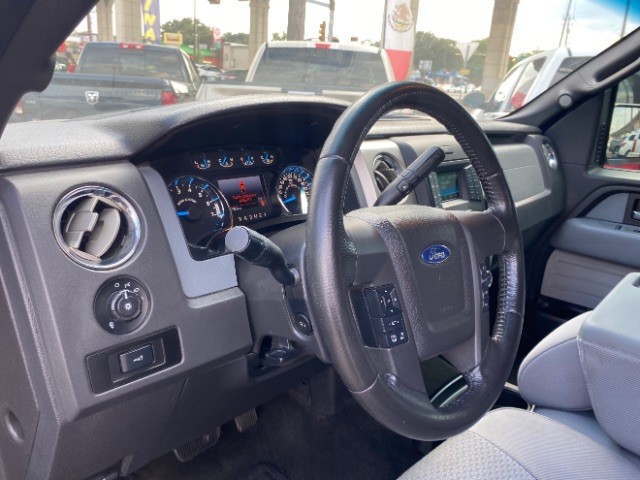 Ford F-150 Vehicle Full-screen Gallery Image 09