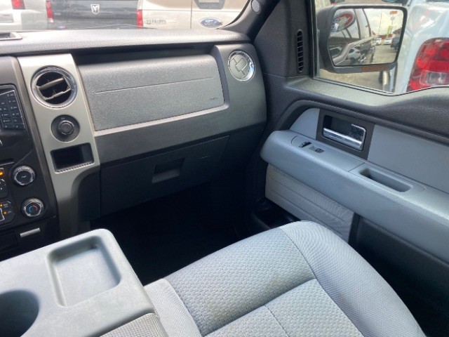 Ford F-150 Vehicle Full-screen Gallery Image 10